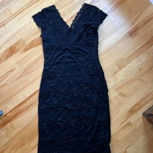 Women’s Sleeveless Slimming Black Lace V-neck Dress Size 8